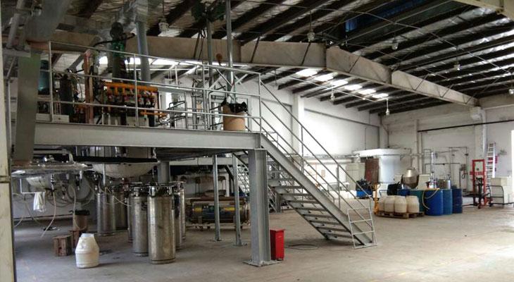 該公司主要研發(fā),生產(chǎn)和銷售自產(chǎn)的工業(yè)及民用涂料,高端油墨等,珠海技